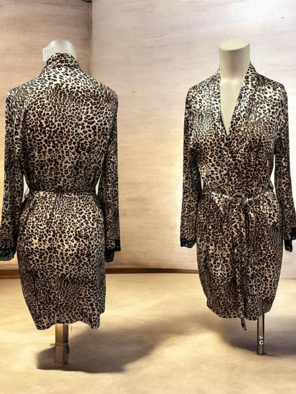 Apt.9,Women's, Animal Print,Beige, Black,Size M,V-neck,Long Sleeve.!